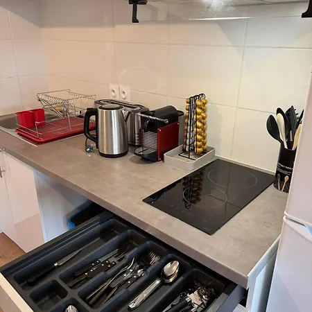 11 Parking Gratuit *